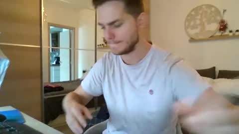 syl092 online show from October 2025 03:09:01 PM