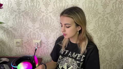 Snapshot of sylviaoris chatting on June 2026 03:03:01 PM Emily online show from June 2026 03:03:01 PM