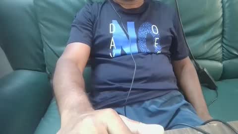 symond_jns online show from April 2026 09:43:02 AM