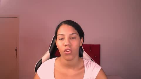 Snapshot of tainara_ebonny chatting on October 2025 07:15:02 PM Tainara online show from October 2025 07:15:02 PM