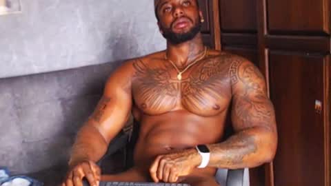 Tairon Tucke online show from December 2024 01:43:02 PM