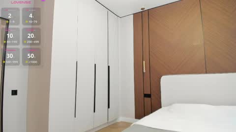 Mia  online show from April 2026 10:25:01 AM