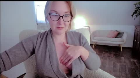 tallinnlove online show from April 2026 12:00:01 PM
