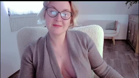 tallinnlove online show from May 2026 12:01:01 PM