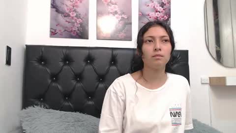 Hi im sara online show from May 2026 07:52:01 PM