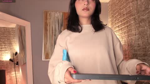 Snapshot of tamara_aluna chatting on January 2025 12:04:02 PM Tami online show from January 2025 12:04:02 PM