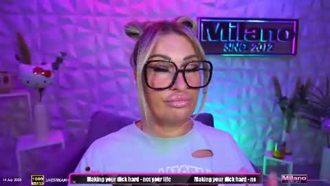 Snapshot of tamaramilano chatting on July 2026 08:19:02 AM TamaraMilano online show from July 2026 08:19:02 AM