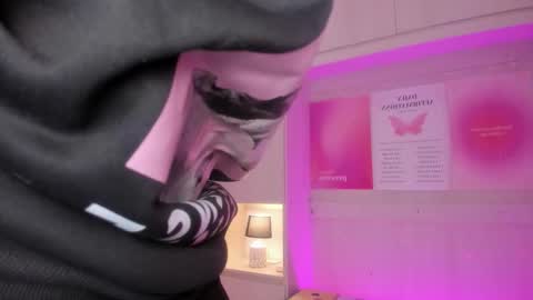 Tami online show from October 2025 01:21:01 PM