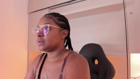 Tami online show from October 2025 07:59:01 PM