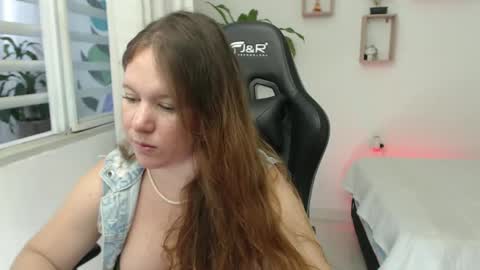 Snapshot of tamy_shine87 chatting on January 2025 09:45:01 PM Im Samy online show from January 2025 09:45:01 PM