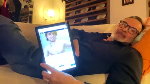 Dominique online show from February 2025 09:48:01 PM