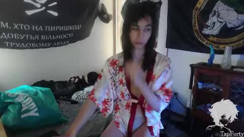 Snapshot of tap_forty chatting on May 2026 04:59:02 PM tap_forty online show from May 2026 04:59:02 PM