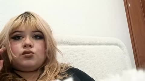 Snapshot of taraluvsu chatting on May 2026 02:40:01 AM Tara Esa online show from May 2026 02:40:01 AM