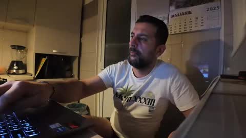 Snapshot of tarkan198 chatting on January 2025 04:44:02 AM tarkan198 online show from January 2025 04:44:02 AM