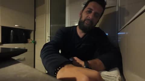 Snapshot of tarkan198 chatting on February 2025 08:00:01 PM tarkan198 online show from February 2025 08:00:01 PM