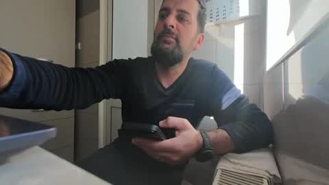 Snapshot of tarkan198 chatting on February 2025 09:42:01 AM tarkan198 online show from February 2025 09:42:01 AM