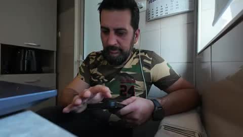 Snapshot of tarkan198 chatting on February 2025 01:09:02 PM tarkan198 online show from February 2025 01:09:02 PM