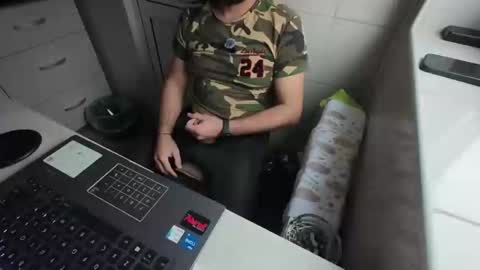 Snapshot of tarkan198 chatting on February 2025 09:49:01 AM tarkan198 online show from February 2025 09:49:01 AM