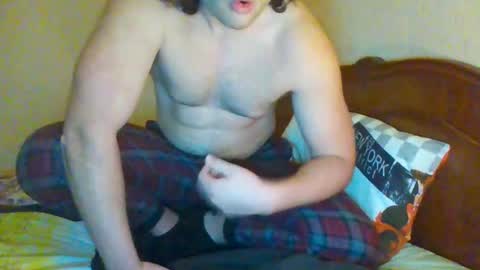 Snapshot of tarzanwild68 chatting on December 2024 11:18:02 PM TarzanWild68 online show from December 2024 11:18:02 PM