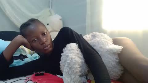 milan online show from March 2025 04:51:02 AM