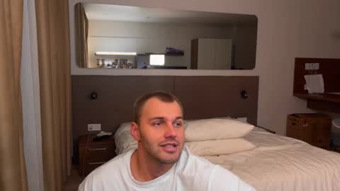 Snapshot of tasty_justin chatting on October 2025 04:53:01 AM My shows 2100500 UTC3 online show from October 2025 04:53:01 AM