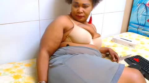 tastybootyxoxo online show from June 2026 05:00:01 PM