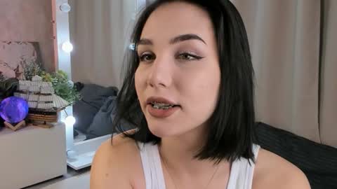 Tate online show from September 2025 06:20:02 PM