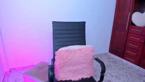 Tatiana Lopez online show from March 2025 08:00:02 PM