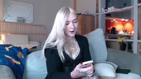 Snapshot of tattoobbgirl chatting on February 2025 05:50:01 PM tattoobbgirl online show from February 2025 05:50:01 PM