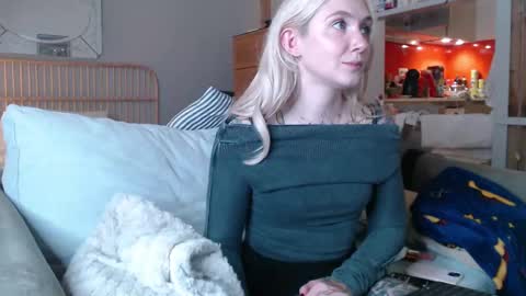 Snapshot of tattoobbgirl chatting on February 2025 07:05:01 PM tattoobbgirl online show from February 2025 07:05:01 PM