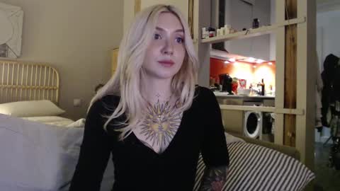 Snapshot of tattoobbgirl chatting on February 2025 09:09:01 PM tattoobbgirl online show from February 2025 09:09:01 PM