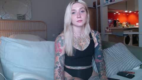 Snapshot of tattoobbgirl chatting on March 2025 10:21:01 PM tattoobbgirl online show from March 2025 10:21:01 PM