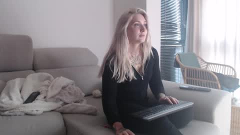 tattoobbgirl online show from December 2025 04:13:01 PM