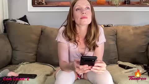 Tauntress online show from September 2025 07:52:02 PM