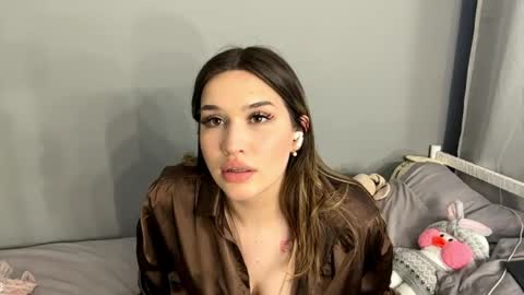 Mia online show from April 2026 11:24:01 AM