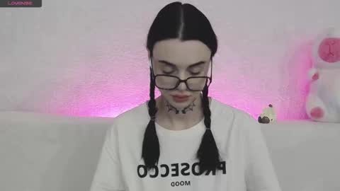 Snapshot of tayaavis chatting on November 2025 04:50:01 PM Taya online show from November 2025 04:50:01 PM