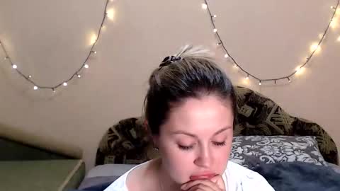 Taya online show from April 2026 10:29:02 PM