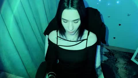 Tayla online show from December 2025 07:45:02 AM