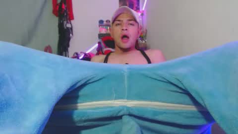 Snapshot of tayler_and_alina chatting on December 2024 06:42:02 AM MARCELO MILK online show from December 2024 06:42:02 AM