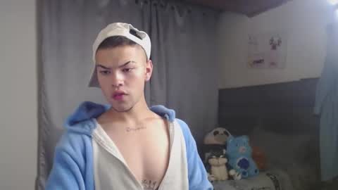 Snapshot of tayler_and_alina chatting on February 2025 03:33:02 AM MARCELO MILK online show from February 2025 03:33:02 AM