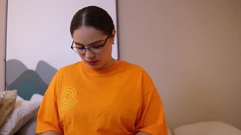 Teylor  Kim online show from October 2025 04:50:01 PM