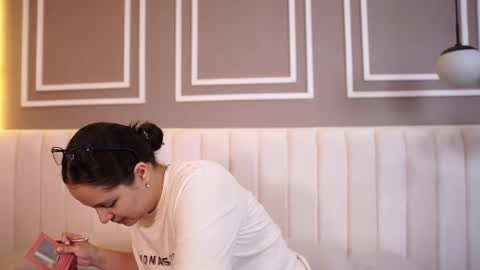 Teylor  Kim online show from November 2025 04:44:01 PM