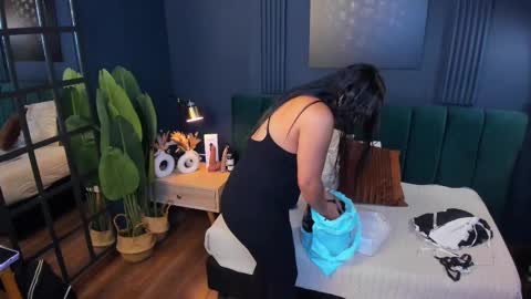 Taylor Bennet online show from February 2025 12:08:01 PM