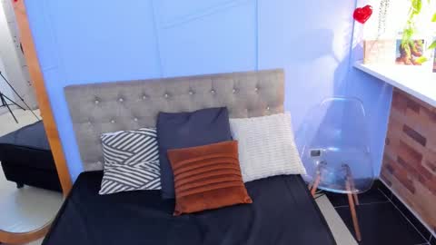 Taylor Bennet online show from October 2025 12:04:02 PM