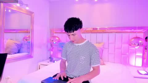 taylor_brooks_ online show from April 2026 06:20:01 PM