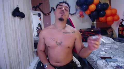 taylor_collins_2 online show from October 2025 12:56:02 PM