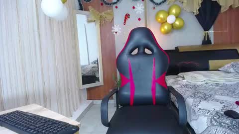 taylor_collins_2 online show from November 2025 05:13:01 PM