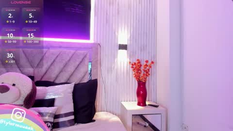 Taylor Harveey online show from February 2026 09:33:02 PM