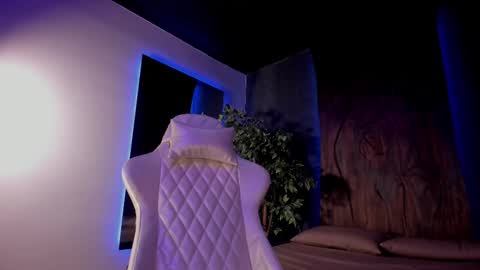 Taylor  Help me to get 100 thumbs up online show from February 2025 04:26:01 PM