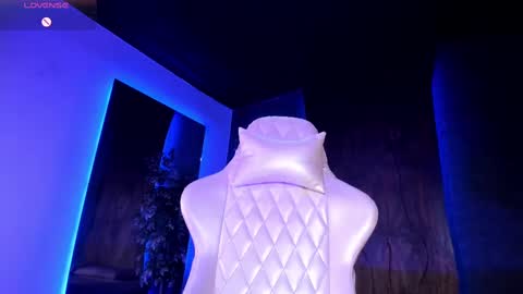 Taylor  Help me to get 100 thumbs up online show from October 2025 04:38:01 PM